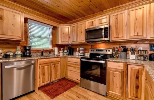 Sautee Nacoochee Cabin | Legacy Lodge Cabin-Various Sept. discounts Near Helen,GA Private Hot Tub,Tubing