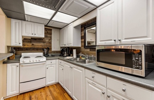 Blowing Rock House | Legacy View Lodge: Amazing View, 2 Kitchens, Near Parkway, Game Room, & Hot Tub