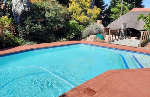 Arcadia Cottage | Legaeng Cottage - peaceful private family size unit with swimming pool and WIFI