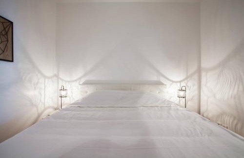 Saint-Laurent-sur-Saone Apartment | Legend - Le Saint Laurent - Parking - Wifi - 24/7 - cosy