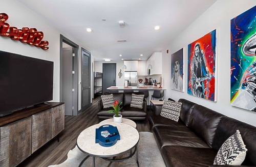 Rolling Mill Hill Apartment | Legends at the Muse - artful condo with city-view balcony, full kitchen, AC & gym