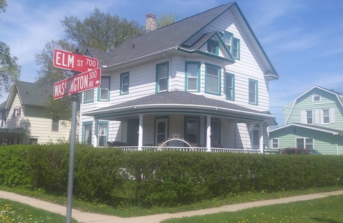 Wisconsin Dells House | LeGros Chateau - Best Downtown Dells Vacation Rental! GAME ROOM!