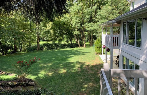 Old Orchard House | Lehigh River Retreat – 5-Bedroom Home w/Bike Trail Access, Fitness Room & A/C