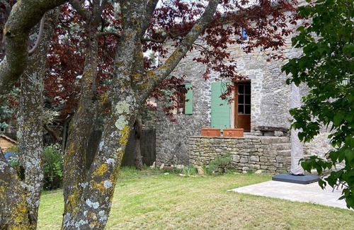Limans House | Lei Barris, charming village house for 8 people with wooded garden.