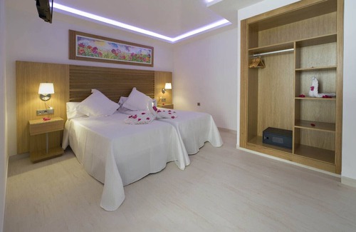 Sant Josep de sa Talaia Hotel | LeibTour code: BONMYBOS-S02/Pool + Beach 150m - Playa den Bossa ♥ Free Parking