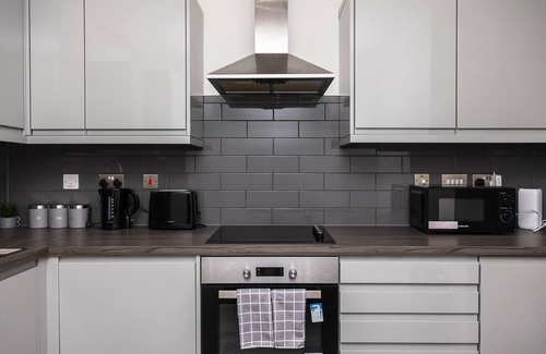 Leicester City Centre Apartment | Leicester City Centre Apartment: PS4, free on street parking after 6pm.