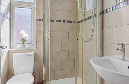 Thorpe Satchville Apartment | Leicester1BR-WiFi-ModernApt-Kitchen-Sleeps2