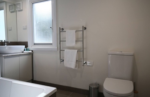 Relbia House | Leichhardt Farm Cottage 2 - 10 minutes to Central Launceston