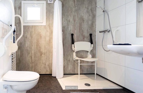 Cromvoirt Ski Chalet | ✓ Leijhoeve at Résidence de Leuvert ✓ Holiday home for 2 persons ✓ Located near Den Bosch (Noord-Brabant) ✓ Near De IJzeren Man ✓ Book directly through the park