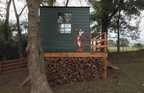 Leipers Fork House | Leipers Fork Village Bungalow w/Hot Tub & Firepit