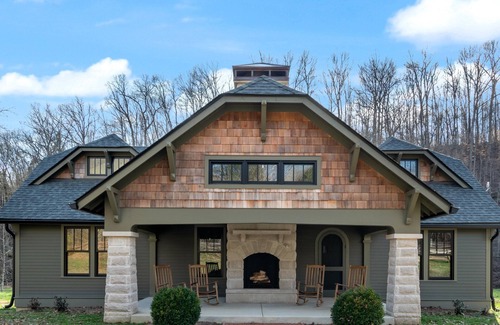 Franklin Cottage | Leiper’s Retreat – Secluded 3 BDR Craftsman Home in Franklin Arts District!