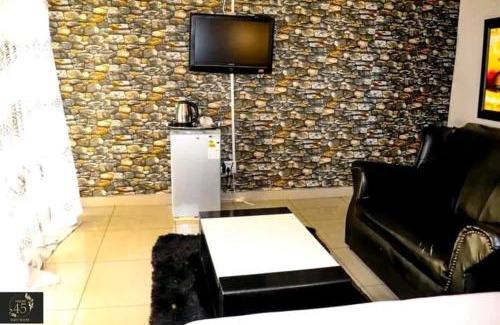 Thembisile House | Leisure 45 Guest House