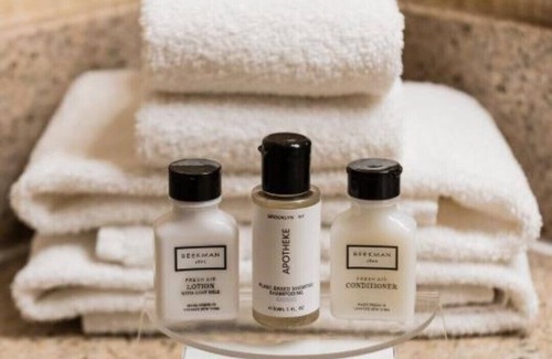 Elizabeth House | Leisure Meets Luxury at Newark Airport Room !