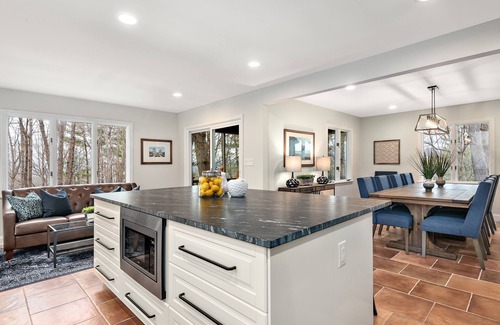 Asheville House | Leisure Mountain Lodge - A Peaceful Modern Retreat Close to Downtown Asheville