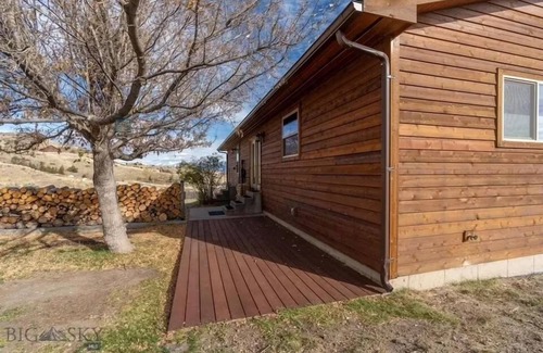 Emigrant House | Leisure on Leo! | 5 Bed, 2 Bath