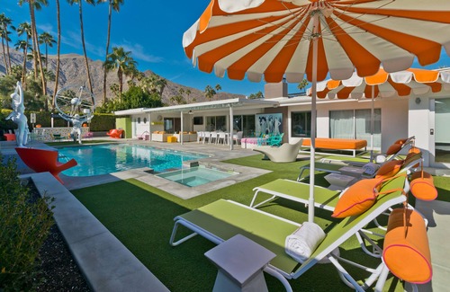Vista Las Palmas House | Leisureland Palm Springs - Groovy Baby!