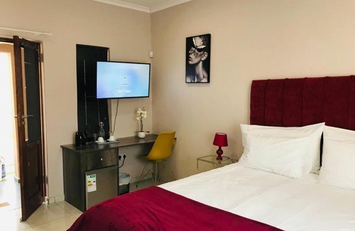 Lobatse House | Lekuka Guesthouse