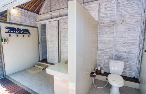 Mushroom Bay Resort | Lembongan Bay Shore Huts