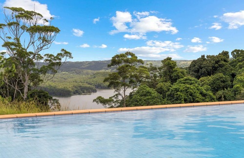 Montville House | Lemon Grove - Montville Manor with Lake & Mountain Views