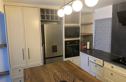Mowbray House | Lemon House - Cozy Modern Finish and Style - Near University of Cape Town UCT
