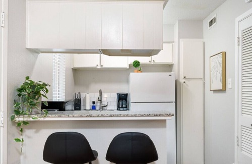 Hyde Park Apartment | Lemon Tree #106 xxxx