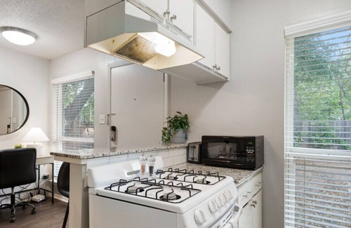 Hyde Park Apartment | Lemon Tree #106 xxxx