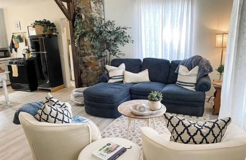 Auburn Cottage | Lemon Tree Cottage on the Placer Wine trail