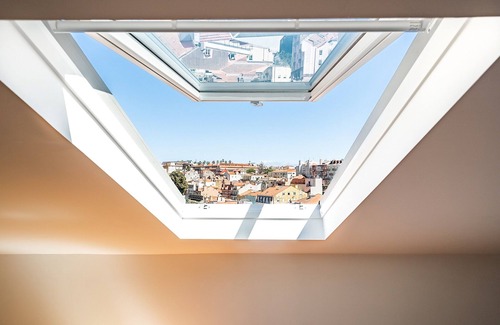 Sao Bento Apartment | Lemongrass Duplex Apartment, WiFi, Lisbon !New!