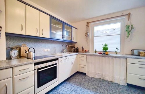 Wesselburen House | Leni - 2 Duschbäder, Wintergarten mit Kamin, Terrasse, Grill, 2 Stellplätze