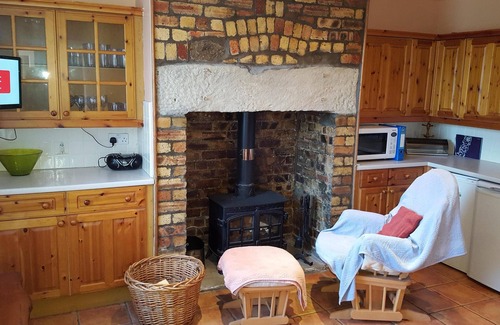 Seahouses Cottage | Lennor Cottage in Seahouses, Near Beach, Garden, Dog Friendly, Wood Stoves, WIFI