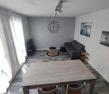 Lens Apartment | LENS, Bel appartement lumineux spacieux en centre ville 3 chambres