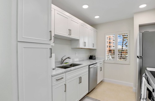South Island Condo | Leonardo Arms. Gorgeous Views. Direct Gulf-front. End Unit.