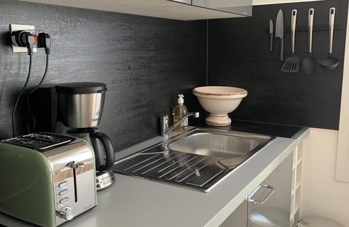 Chateauroux House | Léonie's house - 2 bedrooms - private courtyard - wifi