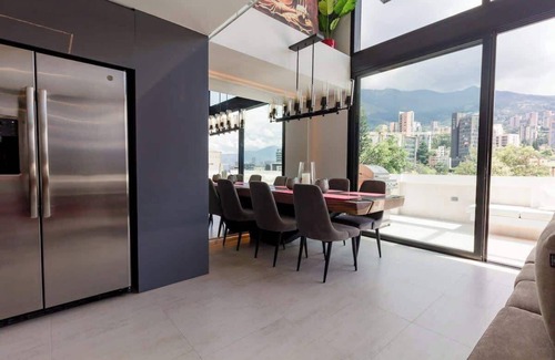 Las Lomas I Apartment | lEPl Luxe Penthouse, Jacuzzi, AC, View in Poblado