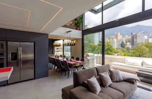 Las Lomas I Apartment | lEPl Luxe Penthouse, Jacuzzi, AC, View in Poblado