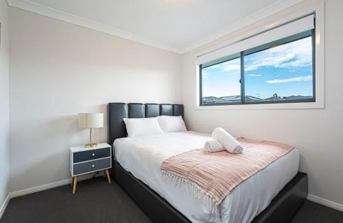 Leppington House | Leppington 5Br house near train and shopping