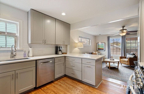 North Loop Apartment | Leralynn xxxxxxxxxxx