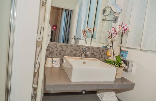 Les Ponts-de-Ce Hotel | Les 3 Lieux - Hôtel, Restaurant, Espace sensoriel