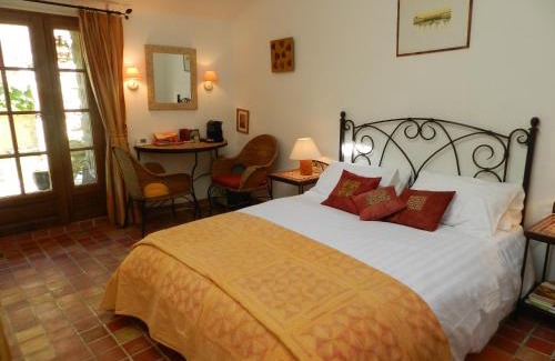 Lauris Bed & Breakfast | Les Acanthes
