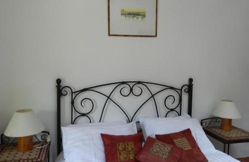 Lauris Bed & Breakfast | Les Acanthes