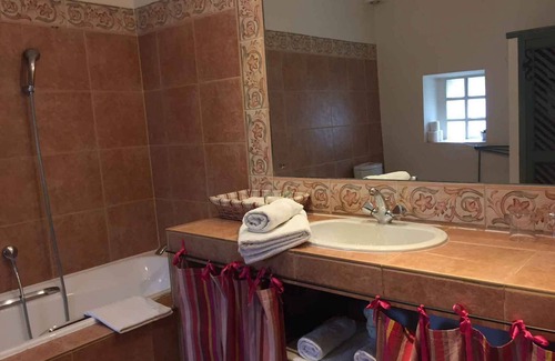 Suze-la-Rousse Hotel | Les Aiguières en Provence