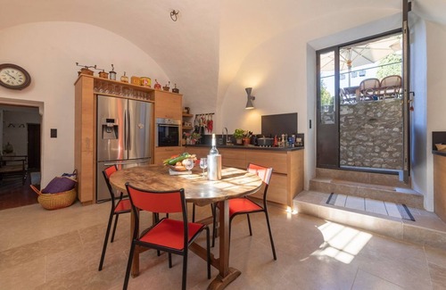 Eygalieres Villa | Les Alpilles - Six Bedroom Villa, Sleeps 10