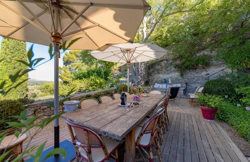 Eygalieres Villa | Les Alpilles - Six Bedroom Villa, Sleeps 10