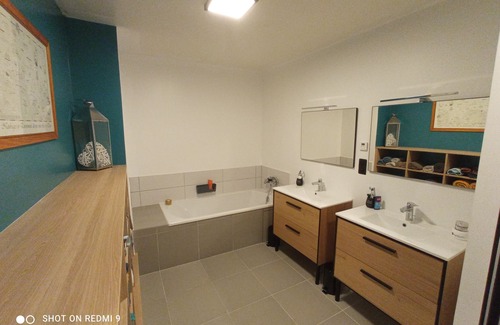 Morlaix Apartment | Les Amiets. Very large T3 with outdoor terrace