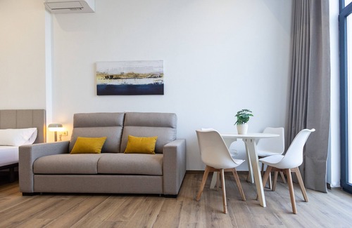 Montolivet Apartment | Les arts Turia 1 by Concept Flats