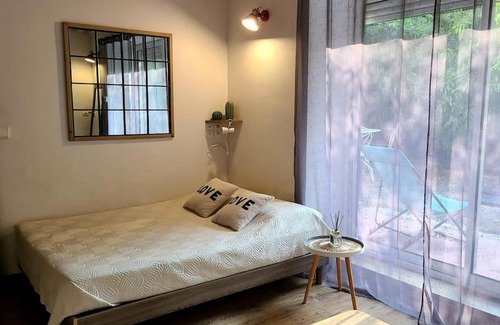 Millau Apartment | Les Bambous - Rez de jardin Millau Centre - Parking privatif, wifi