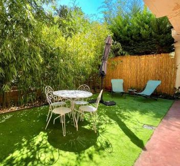 Millau Apartment | Les Bambous - Rez de jardin Millau Centre - Parking privatif, wifi