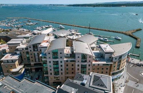 Poole Apartment | Les Bateaux - Views of Poole Quay from Balcony