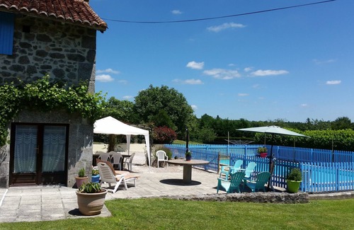 Saint-Estephe House | Les Casaniers Converted Barn with private pool and terraces, 2- 6 people