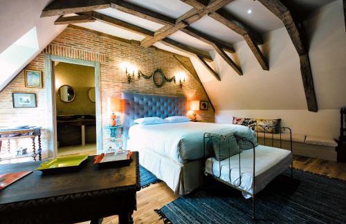 Saint-Georges-sur-Moulon Bed & Breakfast | Les Chambres d'Hôtes du Château de Saint-Georges